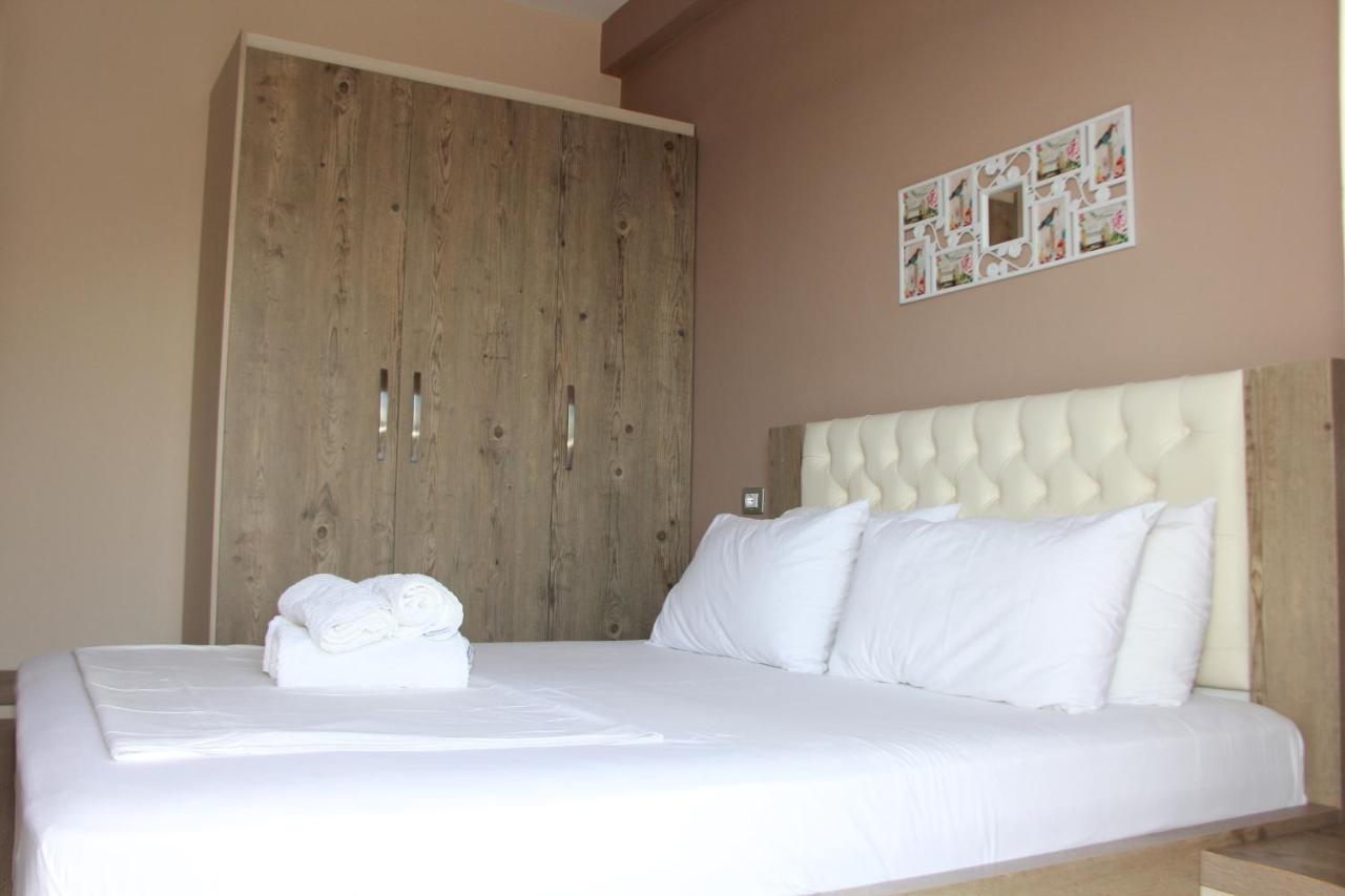 Hadhri Guest house *