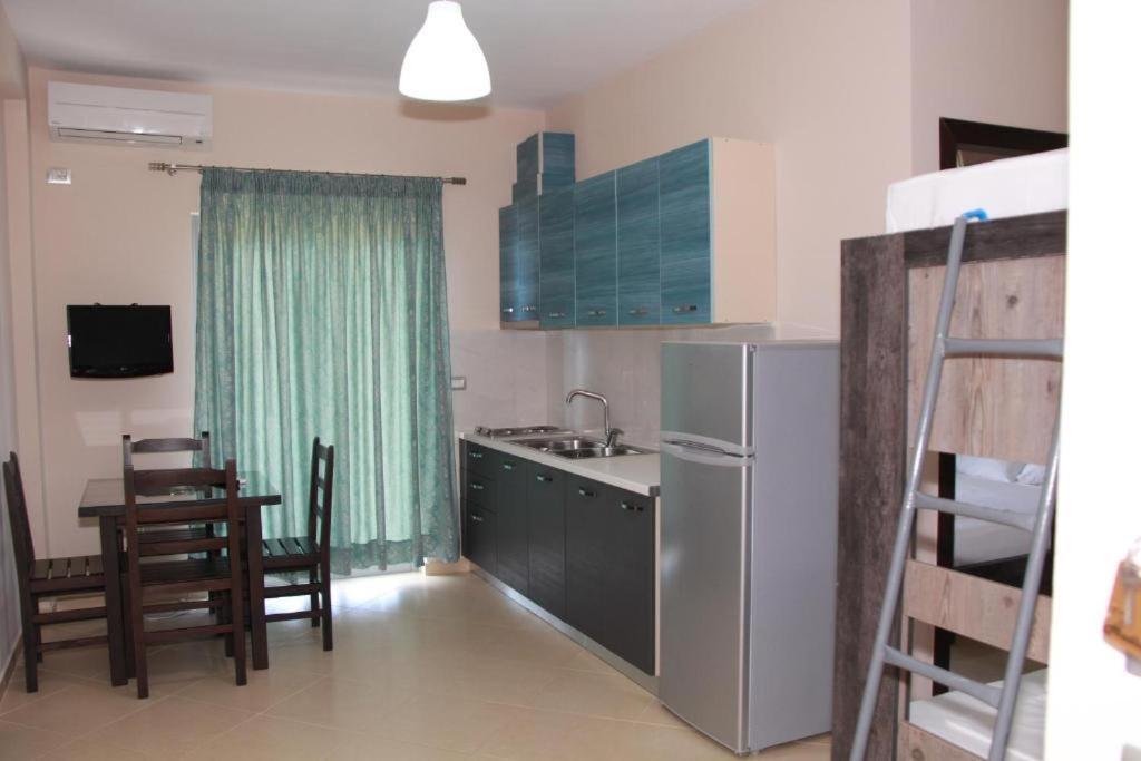 Hadhri Guest house *
